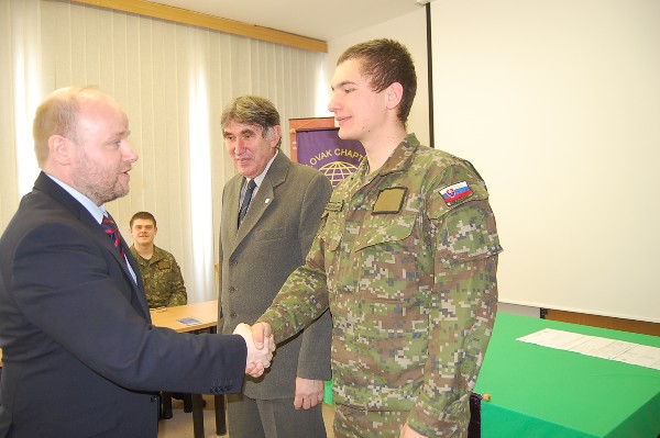 Jirásek shakes hand with Pvt. Jozef Kostelansk, president of the new student club, while Ďulk looks on.